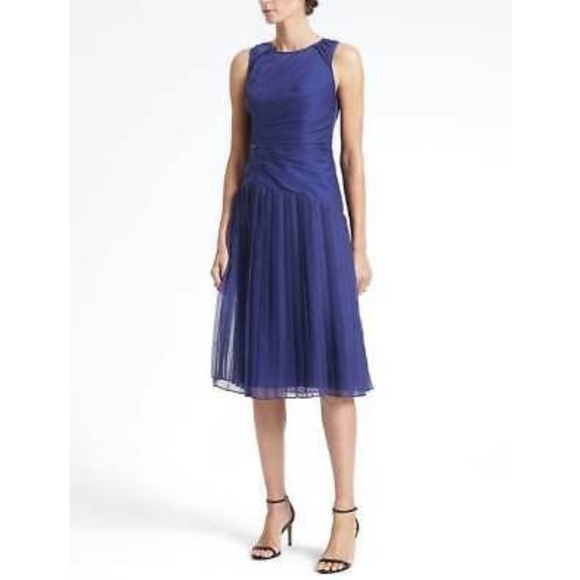 Banana Republic Dresses & Skirts - Banana Republic Rouched Fit & Flare Midi Dress